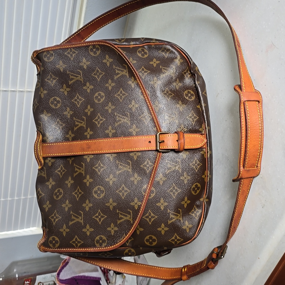 Louis Vuitton Saumur 35